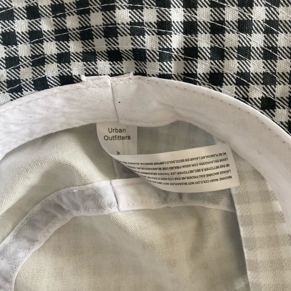 UO WHITE AND BLACK BUCKET HAT - Picture 3 of 3